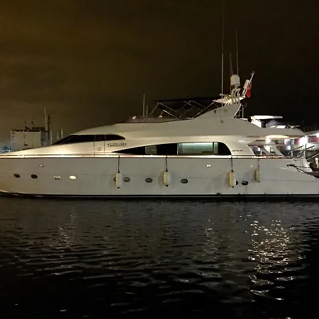 Leigh Yacht 船上ホテル *