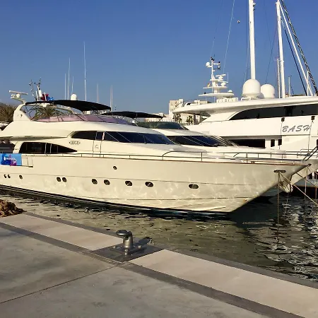 Leigh Yacht 船上ホテル
