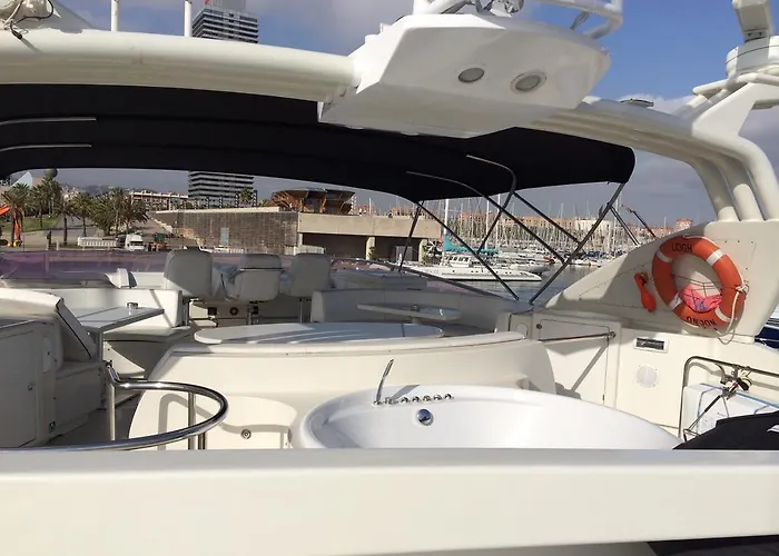 Leigh Yacht Botel