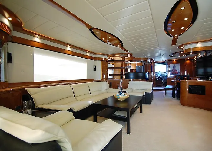 Leigh Yacht Botel Barcelona