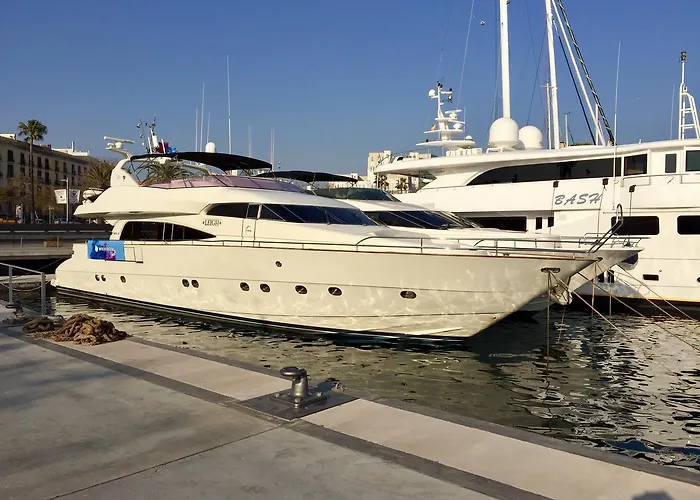Leigh Yacht Botel