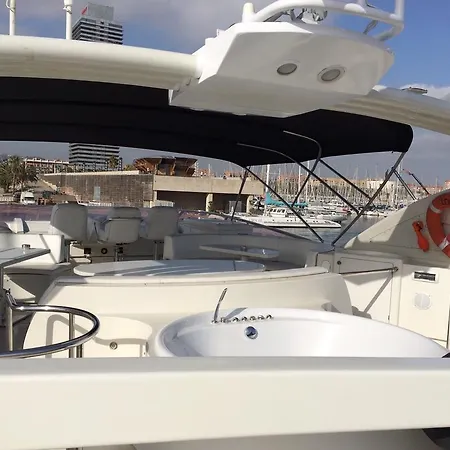 Leigh Yacht Hotel en barco