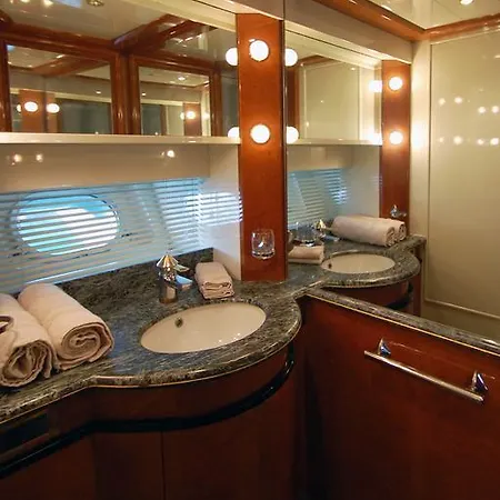 Leigh Yacht Hotel en barco *