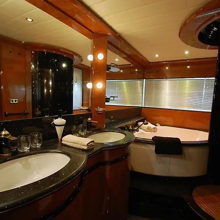 Leigh Yacht * Barcelona