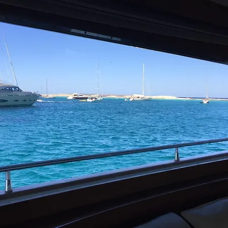 Hotel en barco Leigh Yacht Barcelona